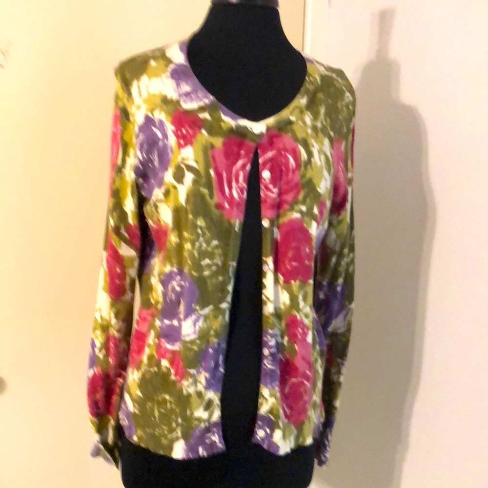 Sweater. Lite weight